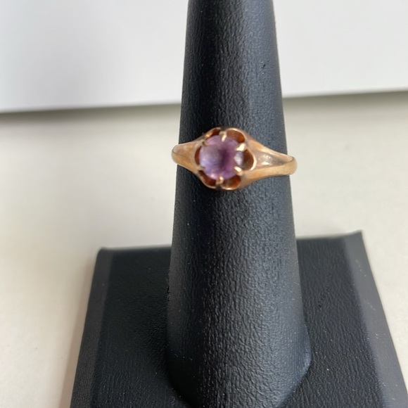 Antique Gold and Amethyst Ring - Picture 2 of 7